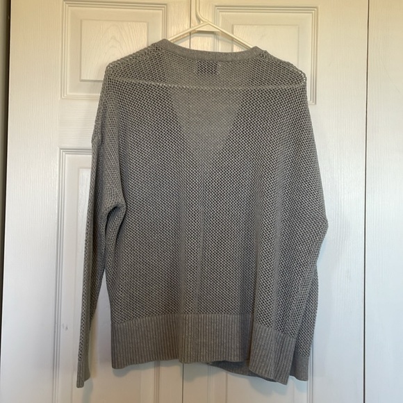 Women’s Old Navy Gray cardigan XL tall. Deep V neck. 5 buttons open knit - Picture 9 of 10